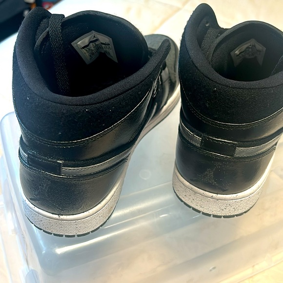 Men’s Air Jordan 1 retro mid SE - Picture 5 of 9